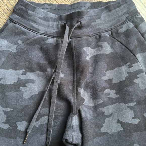 Lululemon scuba joggers - Picture 2 of 3